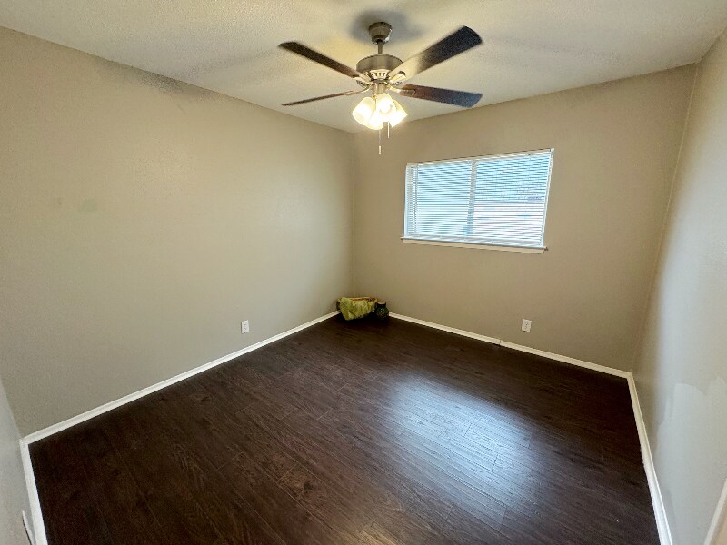 Building Photo - 8739 Glen Bluff