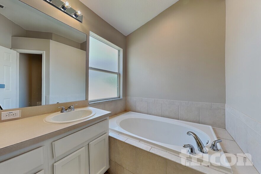 Building Photo - 34953 Meadow Reach Dr