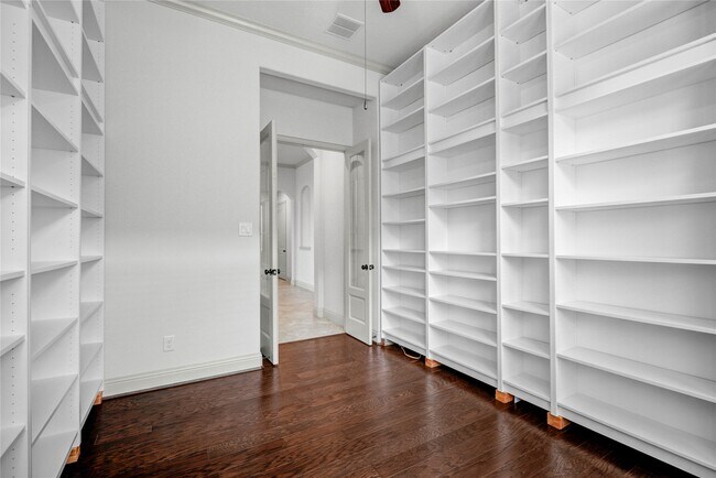 Building Photo - 1644 Longwood Glen Ln