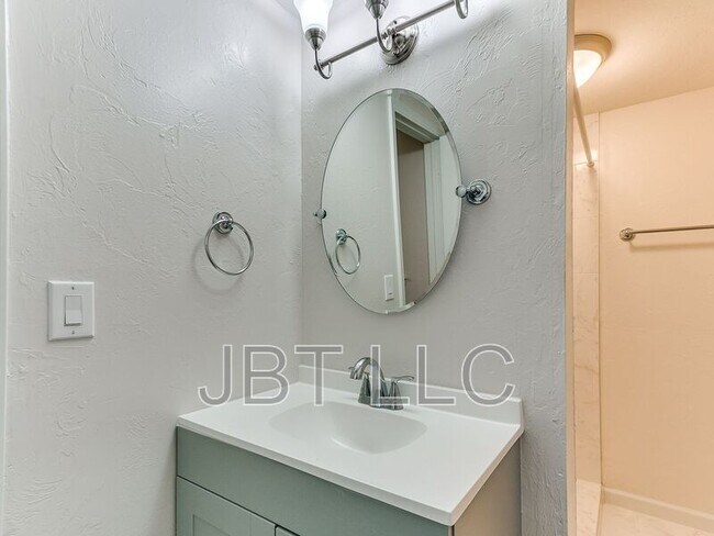 Building Photo - 4416 Meadowoak Dr