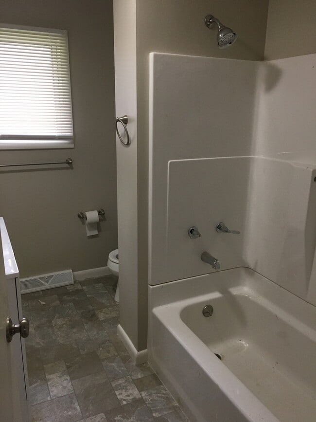 Building Photo - Fully remodeled  3 bed, 1 .5 bath ranch with bonus room and garage near Lemoyne College