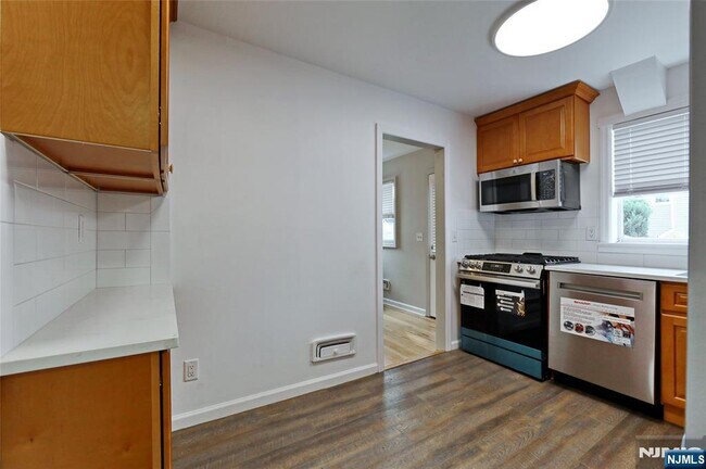 Building Photo - 35-10 Linwood Rd