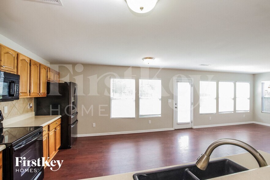 Building Photo - 1425 Logan Patrick Court