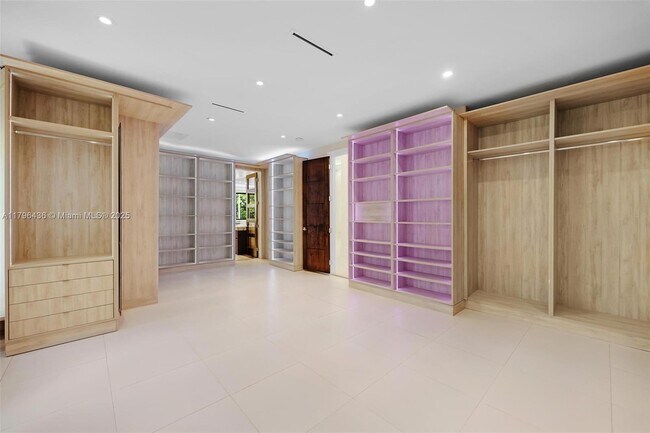 Building Photo - 8112 Los Pinos Cir