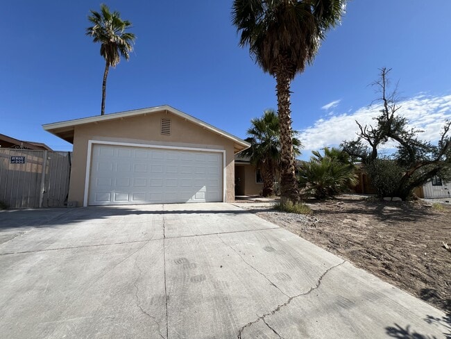 Building Photo - 3608 W Bonanza Rd