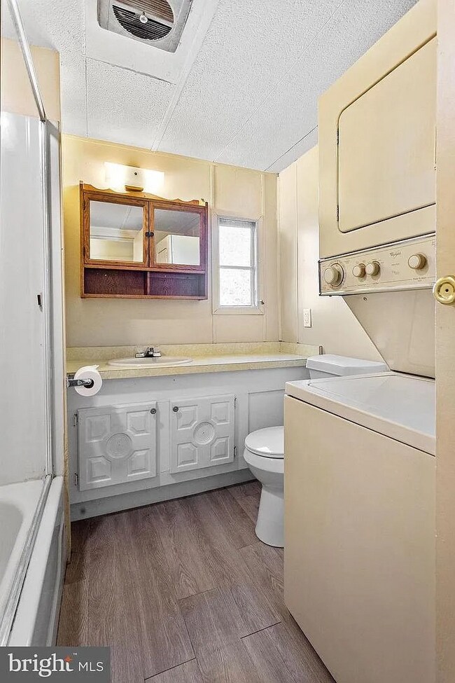 Building Photo - 1 N Duke St