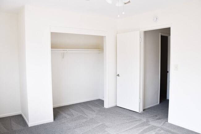 Building Photo - 733 S Fondren St