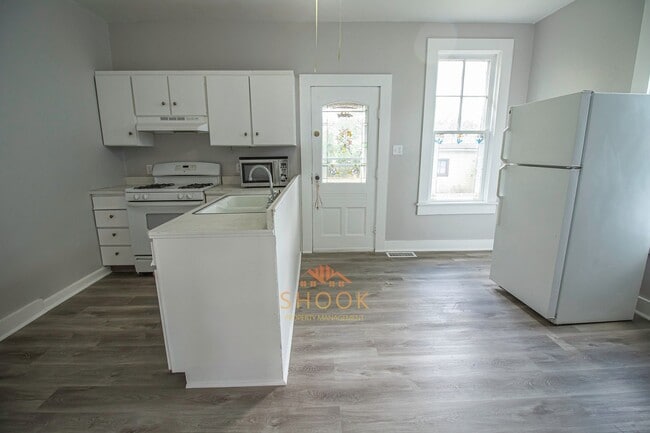 Building Photo - RENOVATED 3BR/2BA HOME CLOSE TO DOWNTOWN