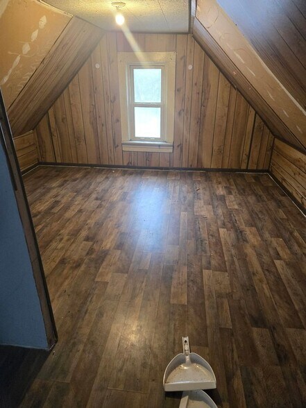 Building Photo - 1305 S Easton Ave