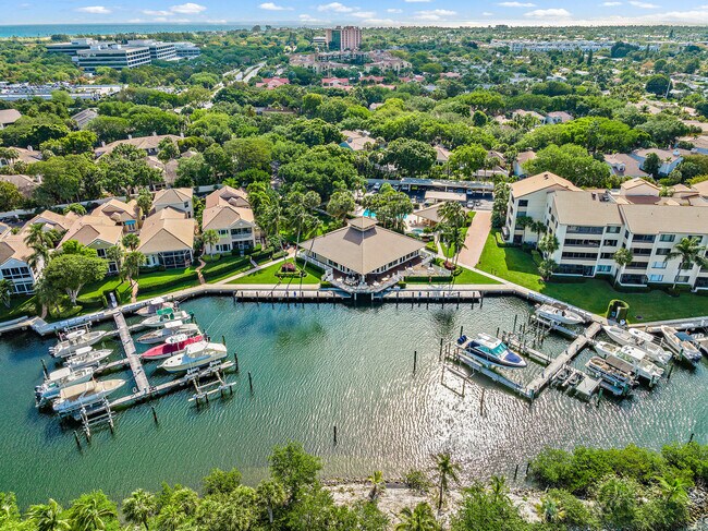 Building Photo - 533 Oak Harbour Dr