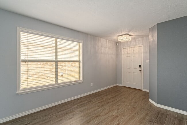 Building Photo - 4908 Meadow Trails Dr