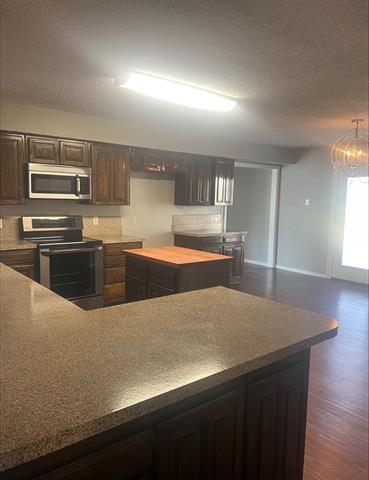 Building Photo - 3012 Barrington Ct