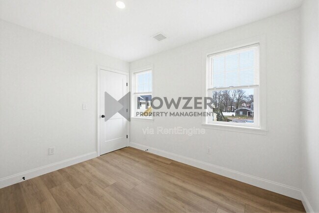 Building Photo - 24 Crocker St