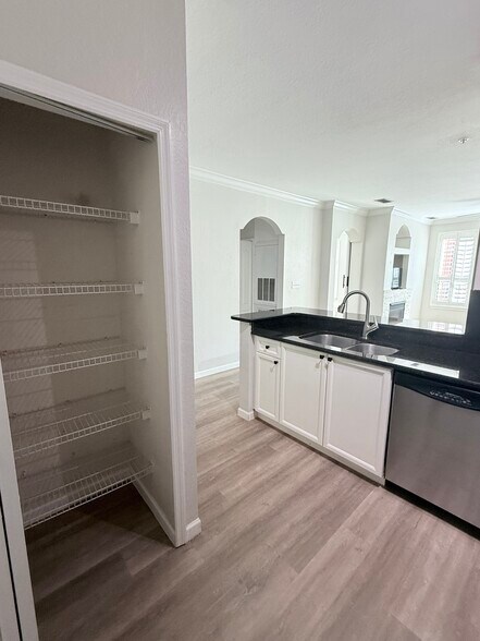Building Photo - 2725 Via Cipriani