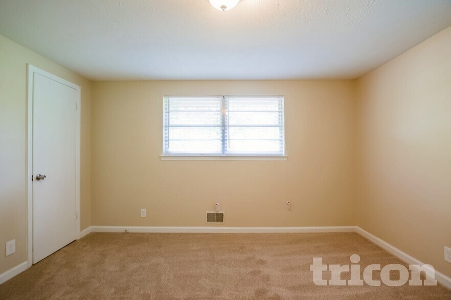 Building Photo - 6360 Pine Frost Dr