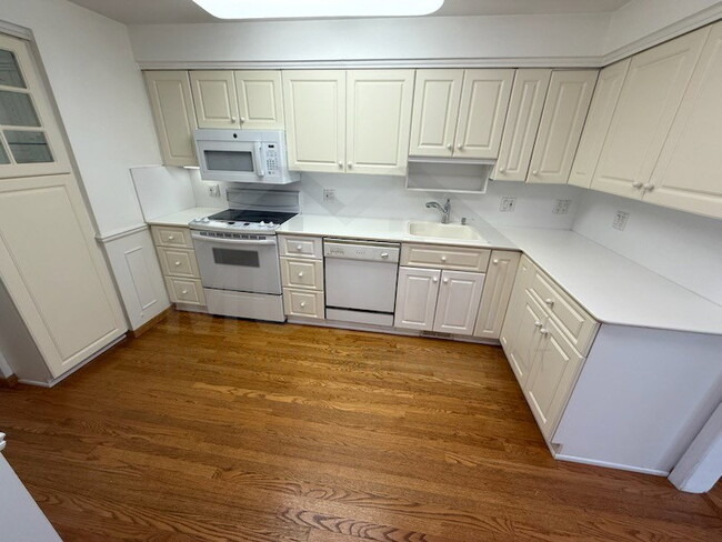 Building Photo - 48108 Colony Farm Cir