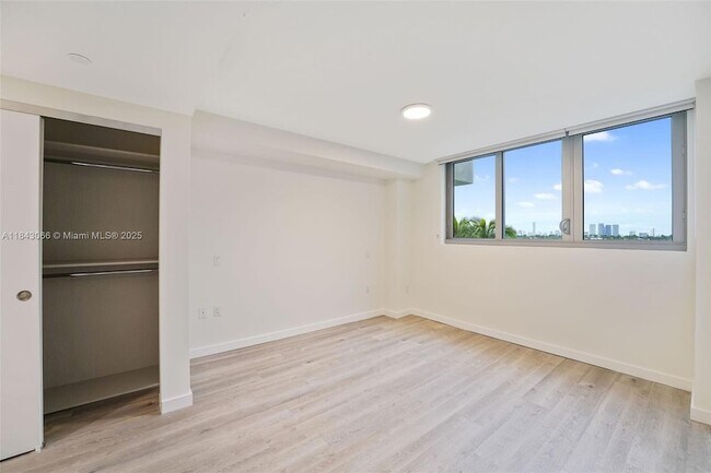 Building Photo - 1500 Bay Rd