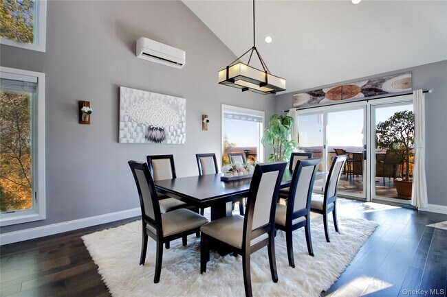 Building Photo - 26 Summit Cir Dr