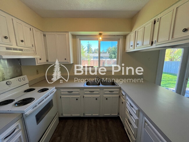 Building Photo - 450 Crimson Dr