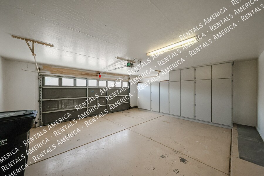 Building Photo - 7315 S 30th Ave