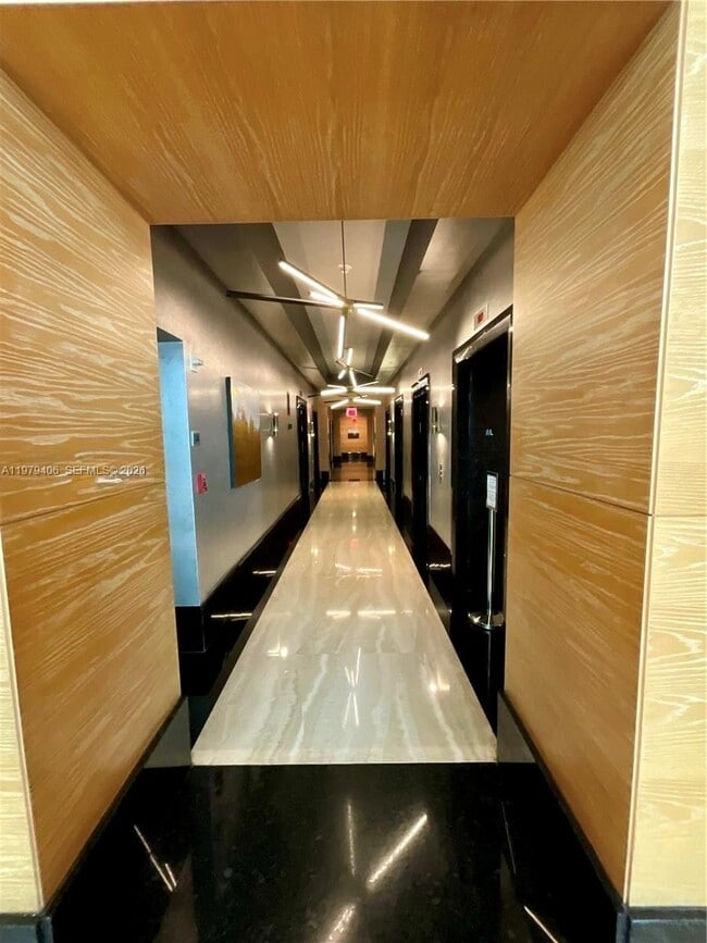 Building Photo - 950 Brickell Bay Dr