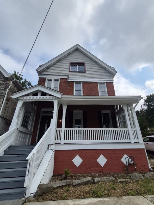 Building Photo - 729 Hill Ave