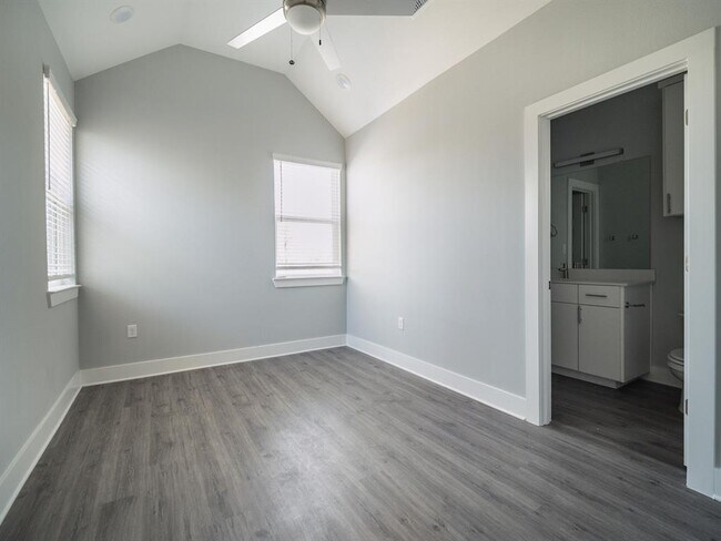 Building Photo - 120 Kimble Ln