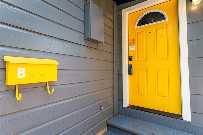 Building Photo - 1909 Morrow St