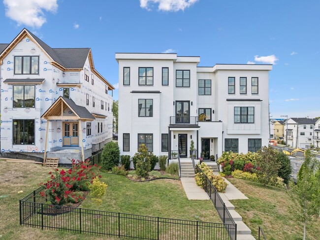 Building Photo - Experience elevated living in this beautifully crafted brick residence located in the heart of Ed...