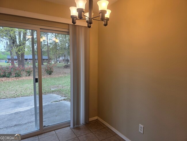 Building Photo - 403 Savannah Ave