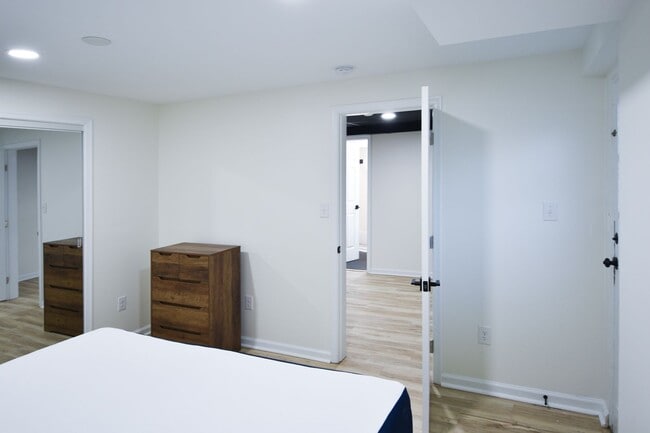 Building Photo - 5 Bedroom || 2 Bathroom - Single Family Ho...