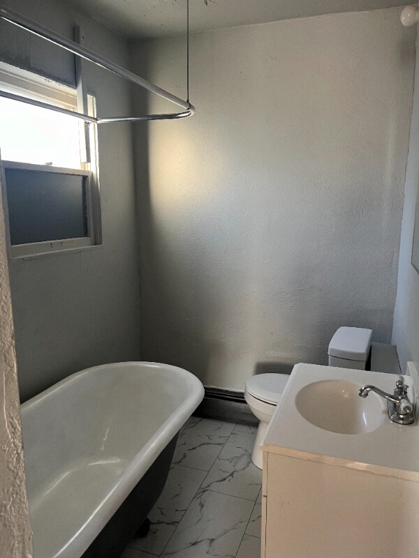 Building Photo - 510 N Queens Ave