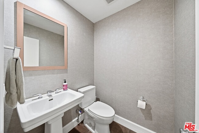 Building Photo - 1342 Stanford St