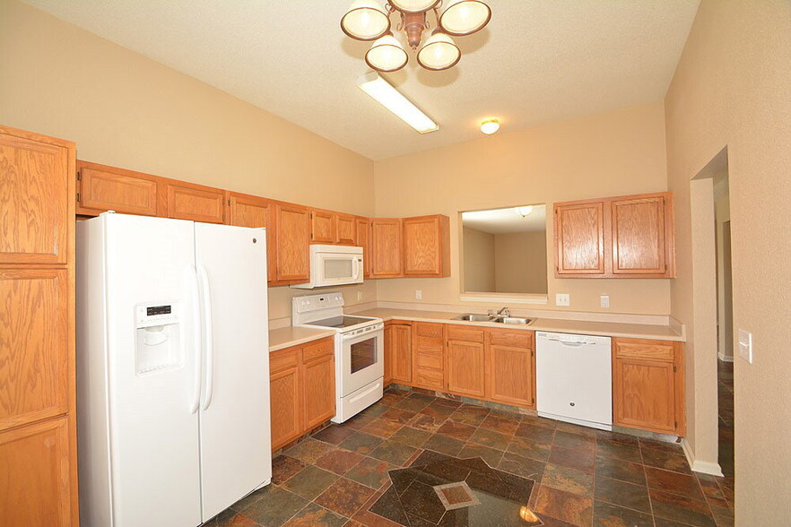 Building Photo - 720 Treyburn Lakes Way