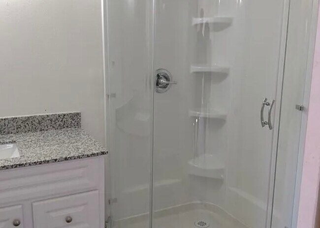 Building Photo - 632 Kenoak Dr