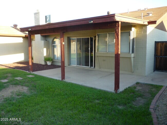 Building Photo - 4216 W Willow Ave