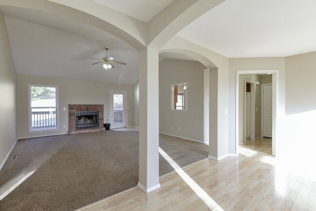 Building Photo - 325 Tall Oaks Dr