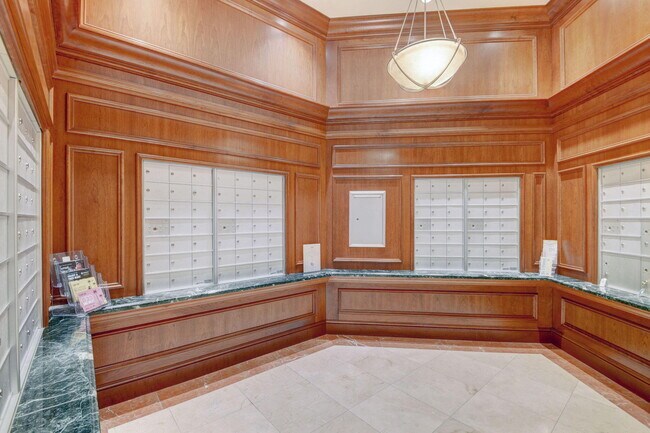 Building Photo - 403 S Sapodilla Ave