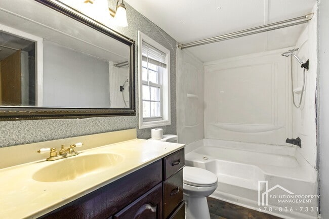 Building Photo - 148 Pine Tree Path