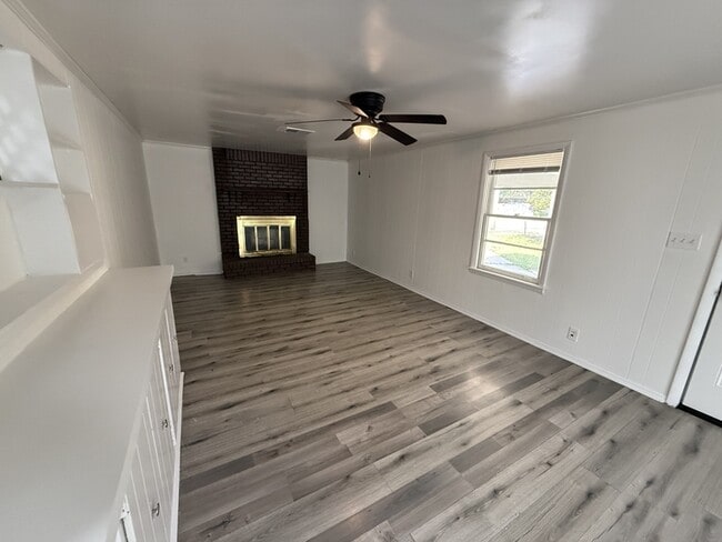 Building Photo - 914 Stratford Rd