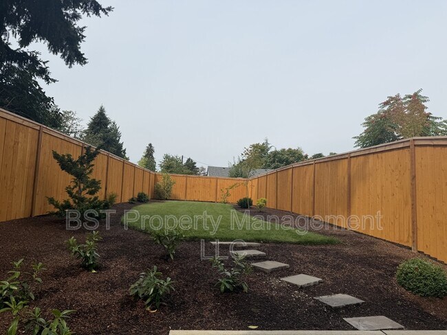 Building Photo - 4035 Filbert Ave NE