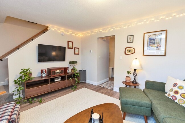 Building Photo - 147 Beech St