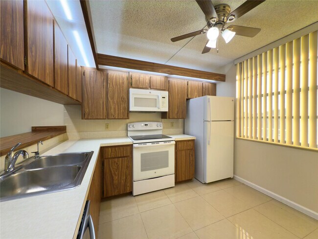 Building Photo - 1701 Whitehall Dr