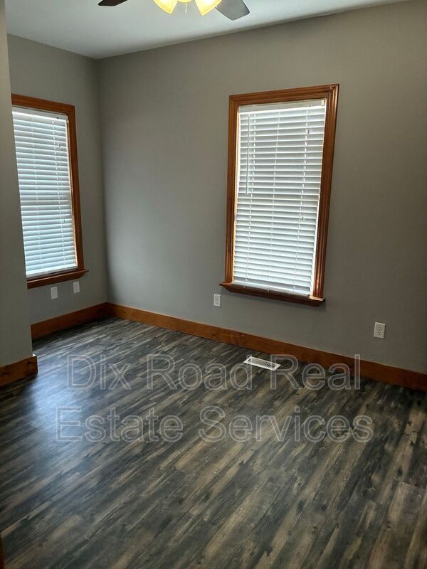 Building Photo - 915 Bellaire Ave