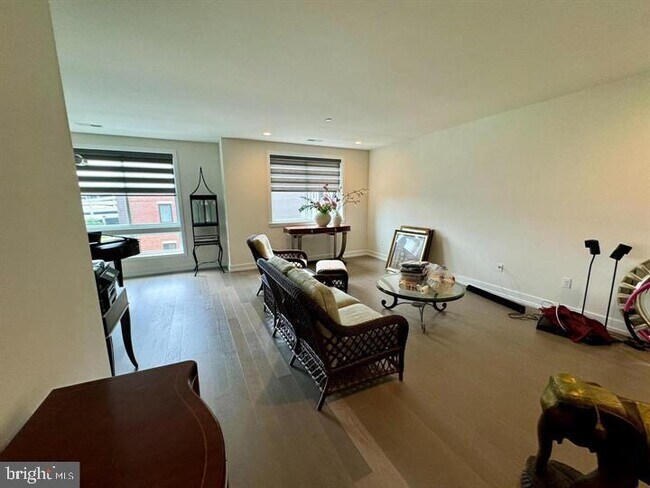 Building Photo - 906 Lakeview Ct