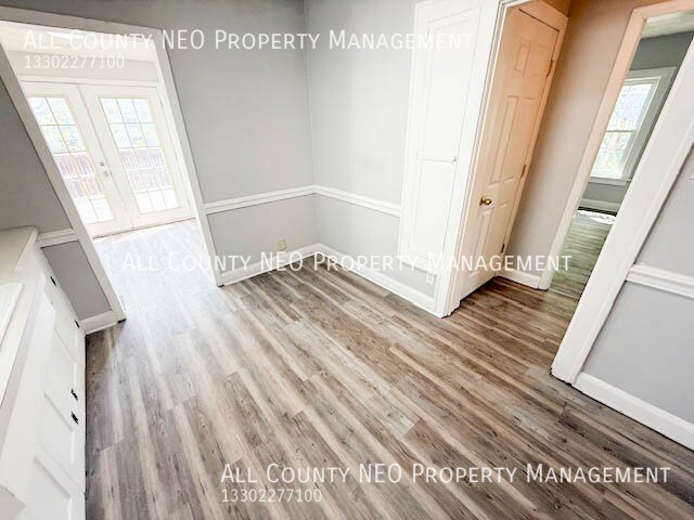 Building Photo - 900 Roslyn Ave SW