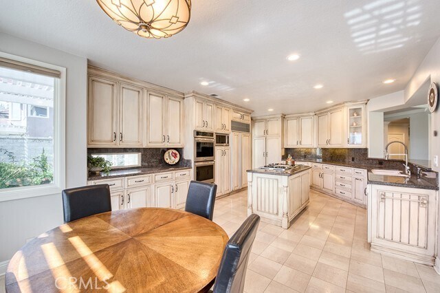 Building Photo - 16 Oakmont