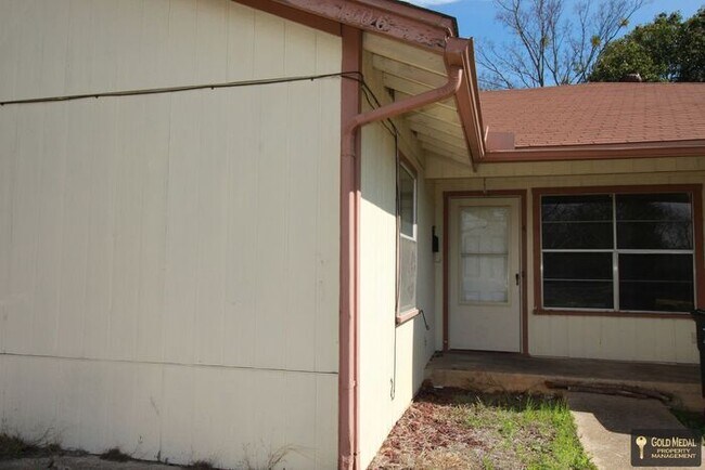 Building Photo - 1706 Cole St