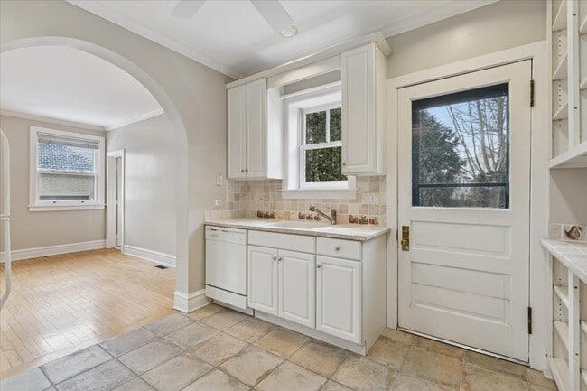 Building Photo - 3760 Gilgare Ln