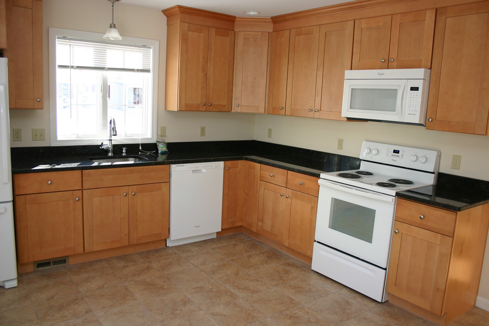Building Photo - 20 Capen St